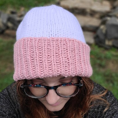 Two-Toned Folded Brim Pink and White Slouchy Knit Beanie - image4